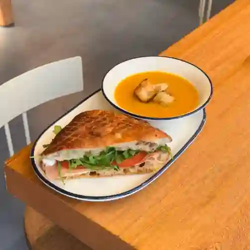 1/2 Sandwich y 1/2 Sopa Del Día