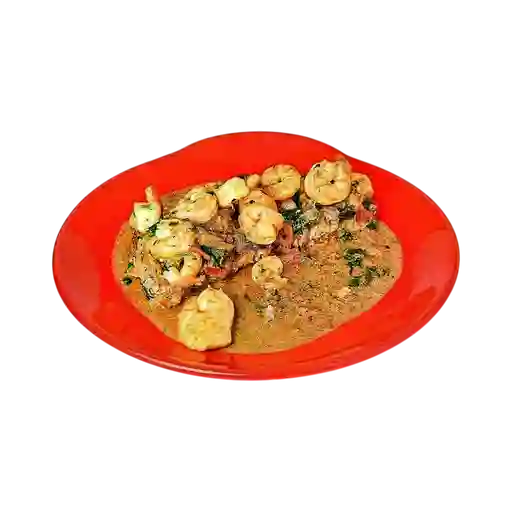 Pescado en Salsa de Camarones