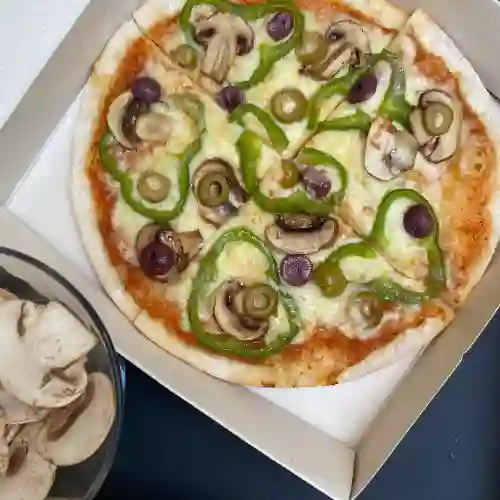 Pizza Mediterránea Mediana