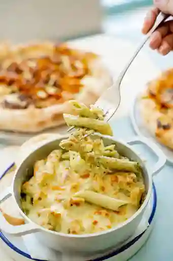 Penne al pesto gratinado con p