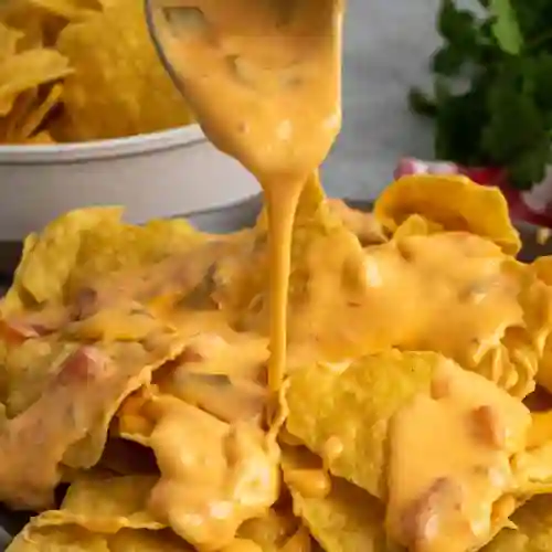 Nachos con Queso y Tocineta