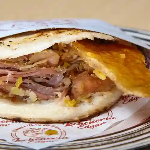 Arepa Rellena de Lechona