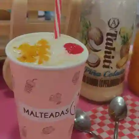 Malteada de Piña Colada 16 Onzas
