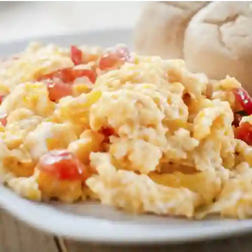 Huevos con Cebolla y Tomate