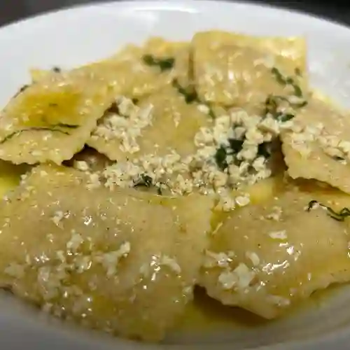 Ravioli Salmón Ahumado Salsa Azafrán