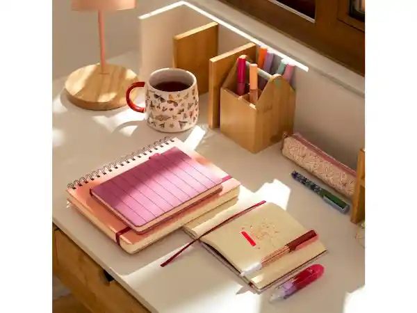 Libreta Elásticas Con Lápiz Rosado 13 x 18 Casaideas