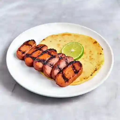 Chorizo con Arepa y Limón