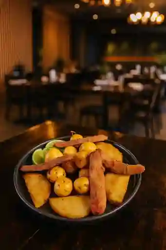 Chorizo Antioqueño, Arepa y Papa Criolla