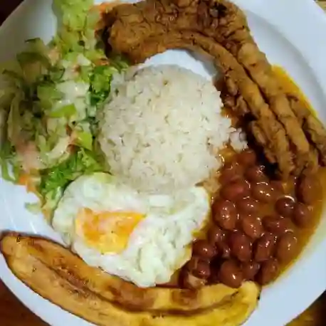 Bandeja con Chicharron