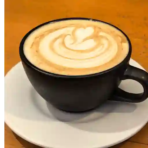 Capuccino con chay con leche de almendra