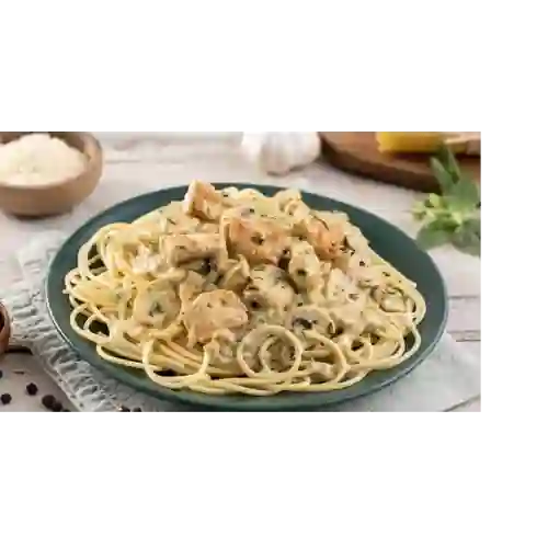 Pasta Cremosa con Pollo Champiñones