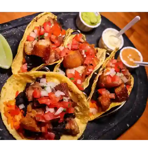 Tacos con Chicharron