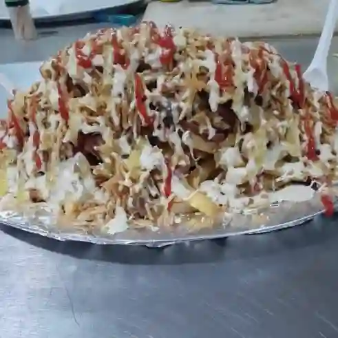 Salchipapa Suiza