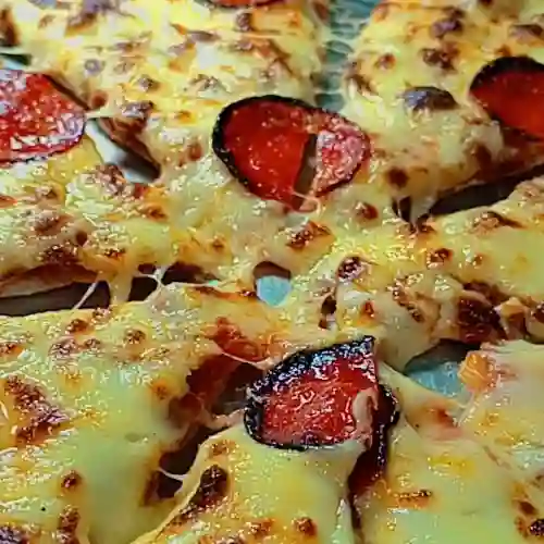 Pizza Mediana Dos Ingredientes