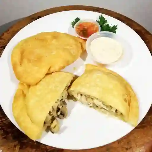 Empanada de Pollo Champiñón