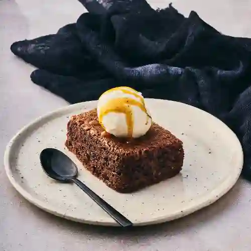 Brownie de Nueces con Helado