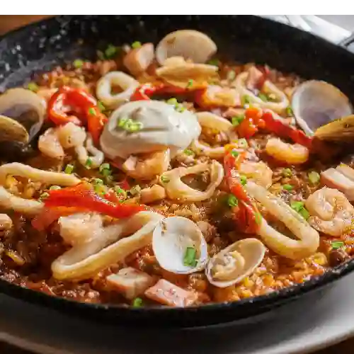 Paella de Mar y Montaña