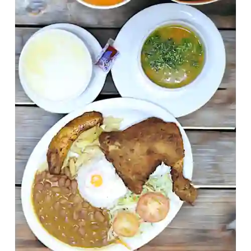Bandeja con Pernil