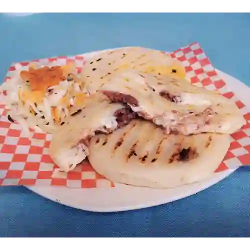 Pupusa de Frijol con Queso