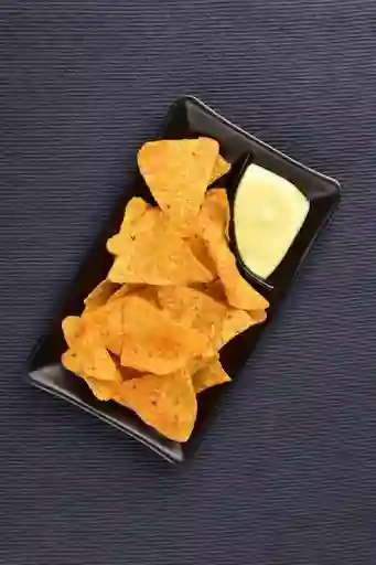 Nachos con Salsa