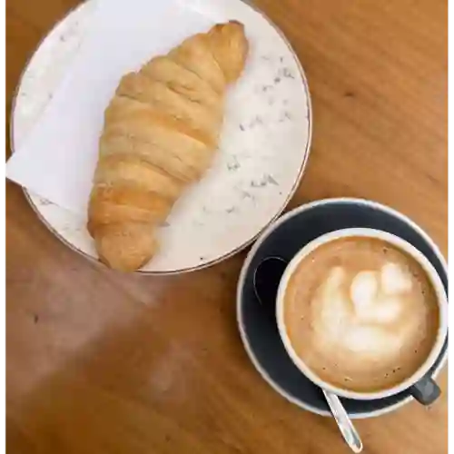 Combo Capuccino Mas Croissant Tradiciona