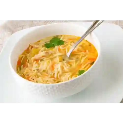 Sopa de Pollo con Fideos Chinos