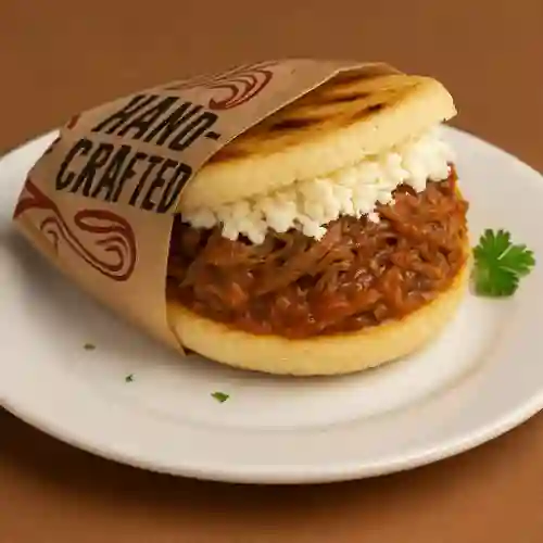 Arepa de Mechada con Queso