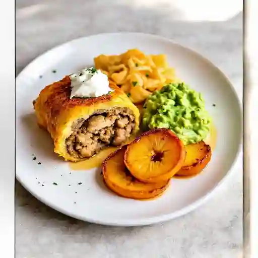 Rellena con papa, maduro y guacamole