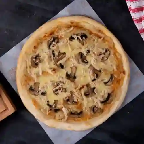 Pizza de Pollo y Champiñones + Gaseosa