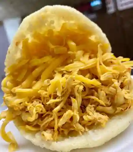 Arepa con Queso & Pollo Desmechado
