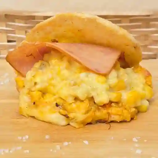 Arepa Huevo, Mazorca, Jamon y Queso