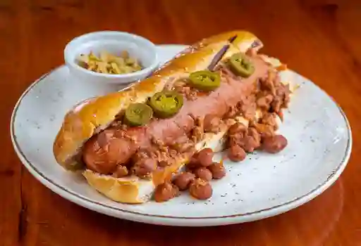 Hot dog chili, queso y jalapeños