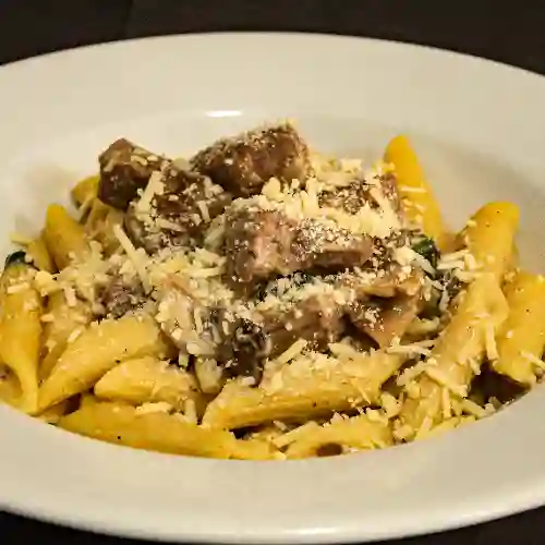 Pasta Lomo y Champiñones y Bebida