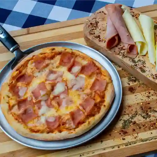 Pizza Jamón y Queso