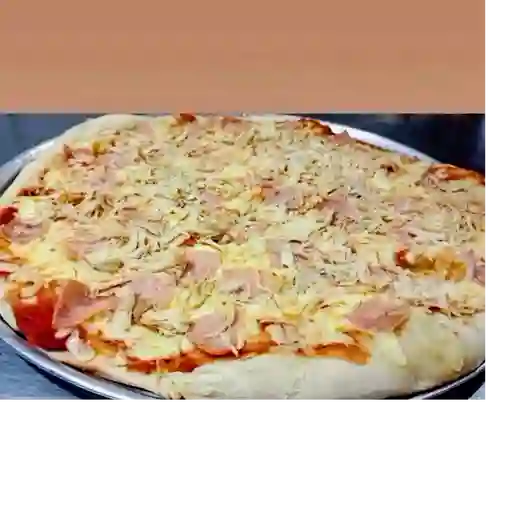 Pizza jamón pollo