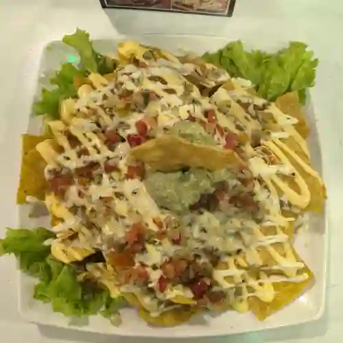 Nachos carne desmechada