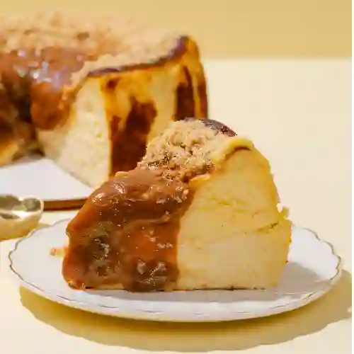Porción Tarta Vasca Arequipe y Sultana