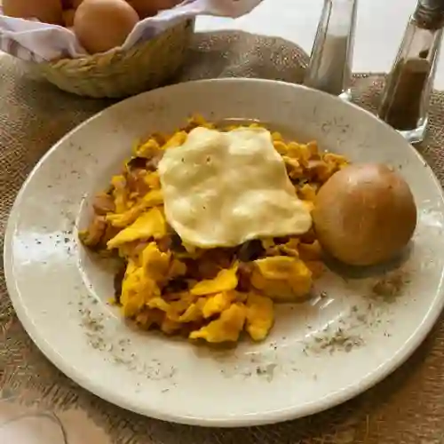 Huevos con todo