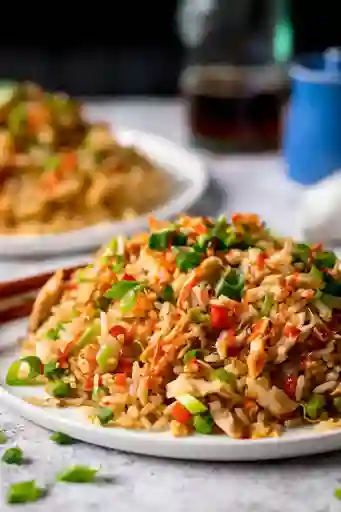 Arroz Especial de la Casa Mediana (2 Porc. Pollo)