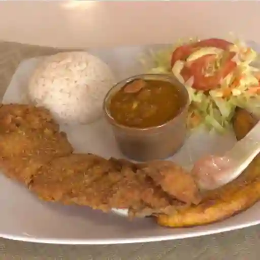 Bandeja con pollo apanado