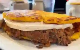 Cachapa Carne Desmechada