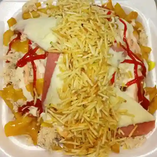 Salchipapa con Pollo