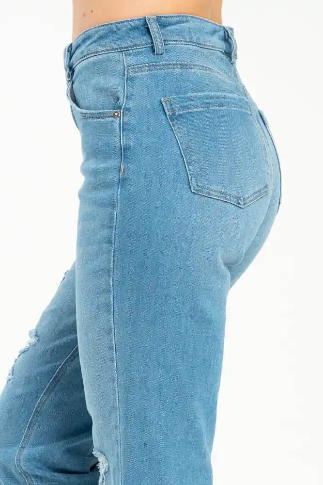Jean Mom Rotos Tono Claro