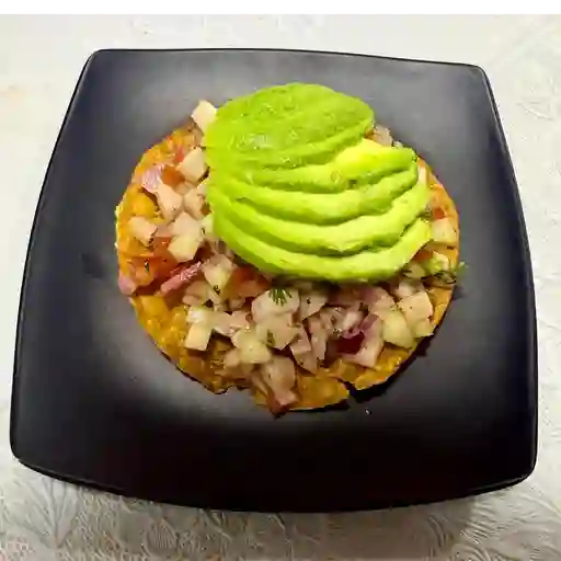 Tostada de ceviche de pescado