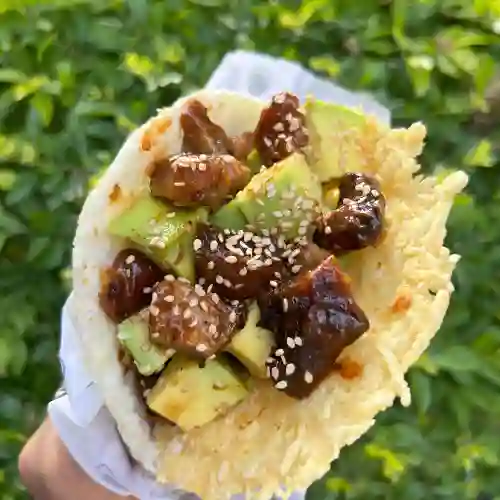 Arepa cochinita salsera