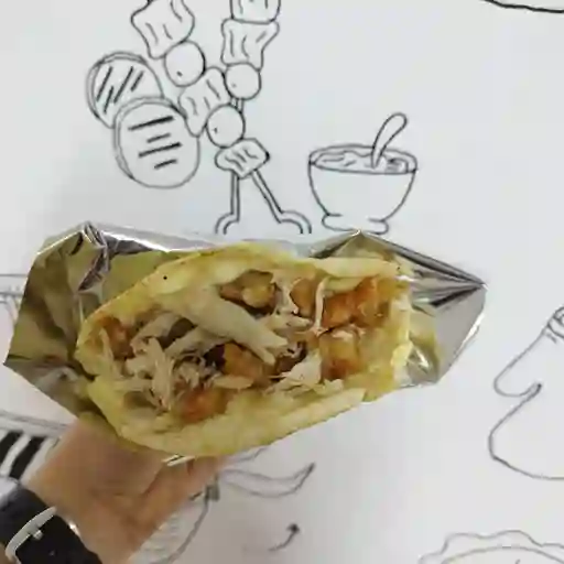 Arepa Chicharrón Carne Queso