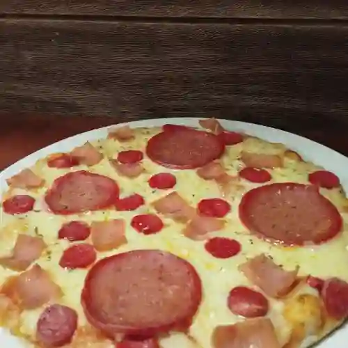 Pizza 3 Carnes Mediana 30Cm 8 Porc