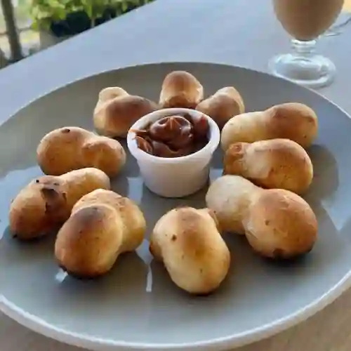Pandebonitos con Arequipe