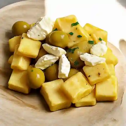 Plato De Feta Con Aceitunas Verdes Libanesas