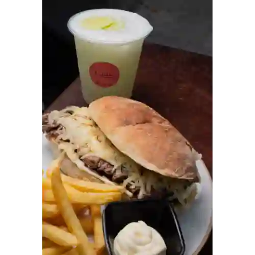 Steak Sandwich + Limonada